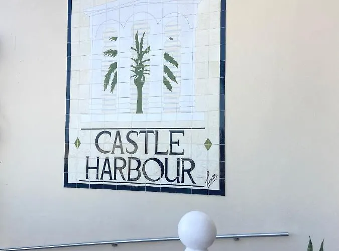 Castle Harbour Studio Pool View Апартаменты *